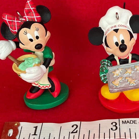 Mickey and Minnie Mouse Bakes Christmas Cookies Hallmark Ornaments - Picture 5 of 6